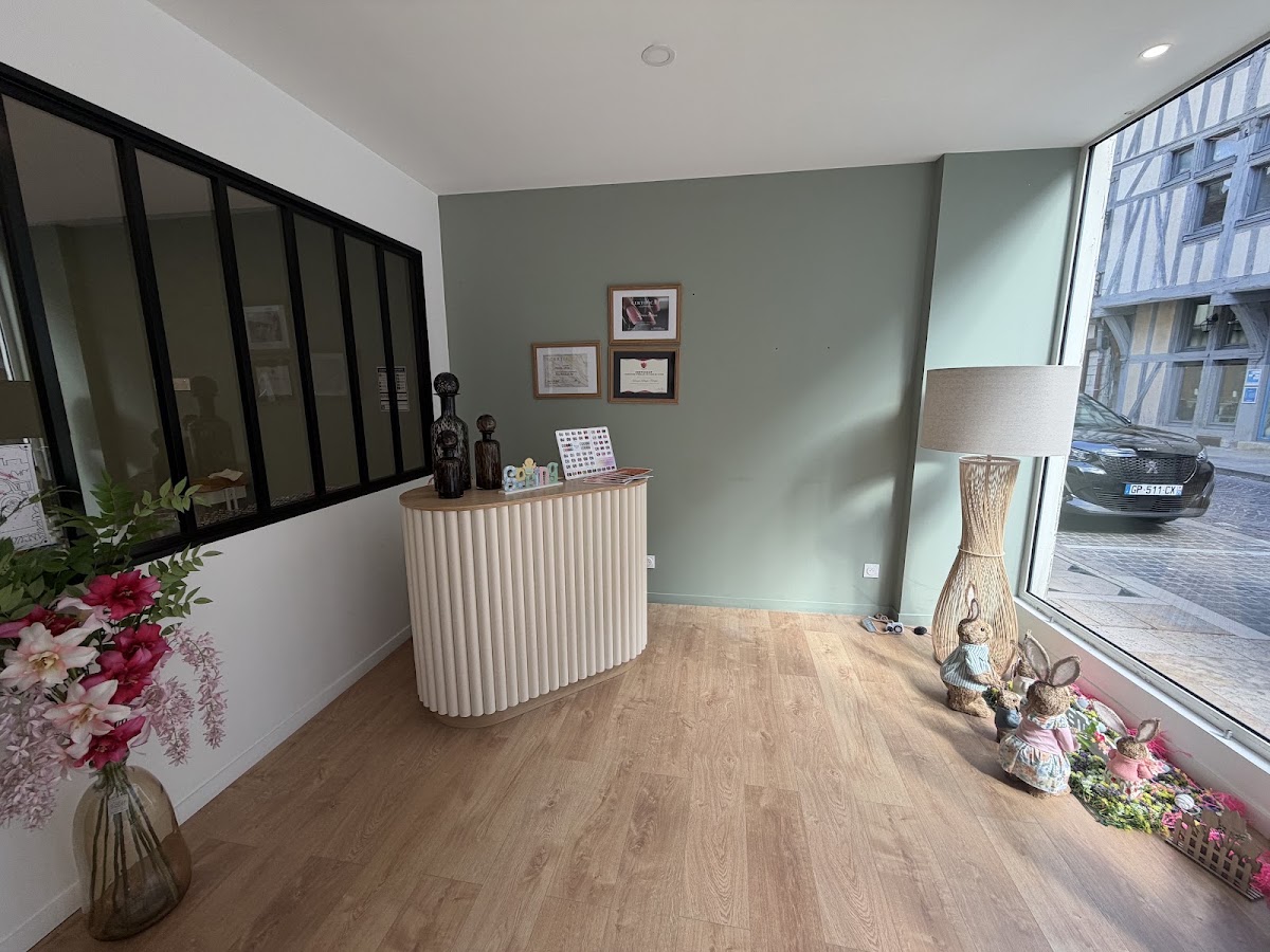 Antonia Nails – Prothésiste Ongulaire, nail artiste, manucure et onglerie à Troyes