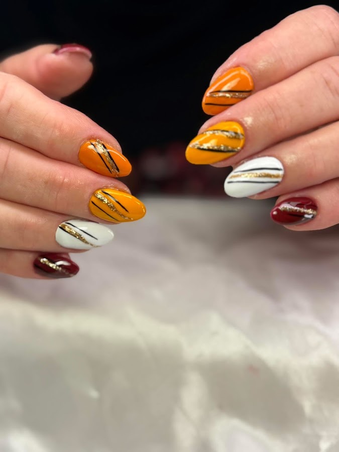 L’instant Nails By Clara - Salon de Beauté - Onglerie - Épilation - Soins - Beauté des pieds - Strass dentaire et Massages
