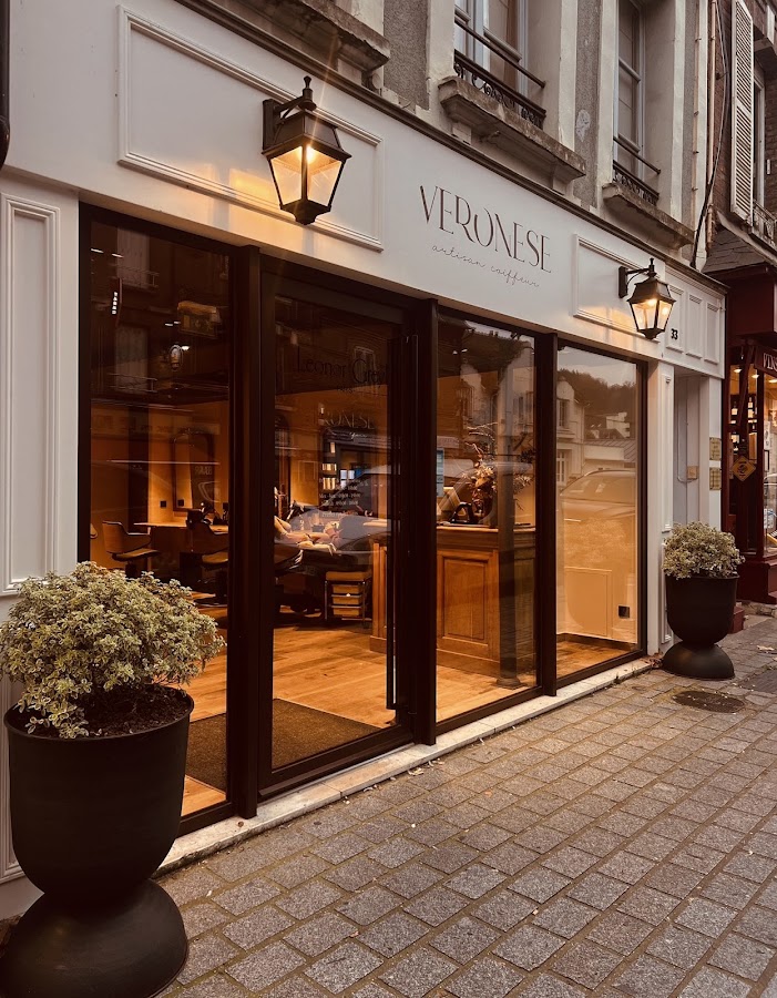 Véronèse. Artisan coiffeur