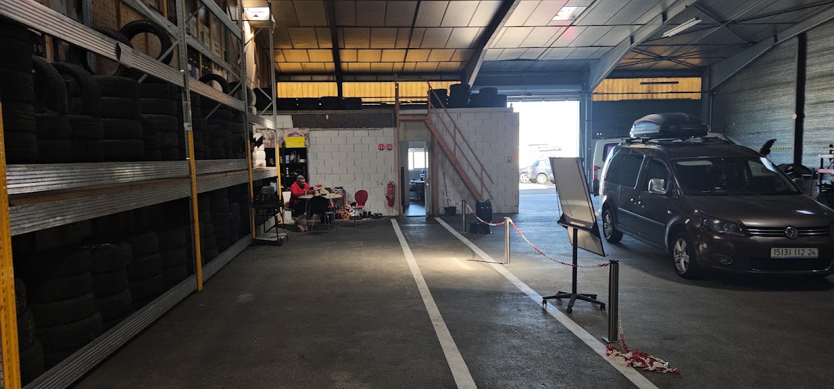 Garage automobile VOLT & PISTON