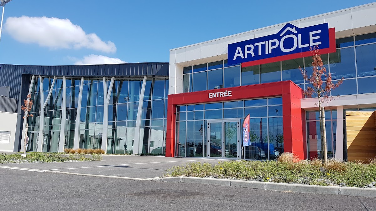 Salle d’exposition ARTISANS ARTIPÔLE BOIS à LAVAL / MARTIGNÉ SUR MAYENNE