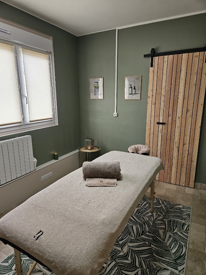Douceur poudrée by Fanny "Massages solo et DUO, soins visage, épilations."