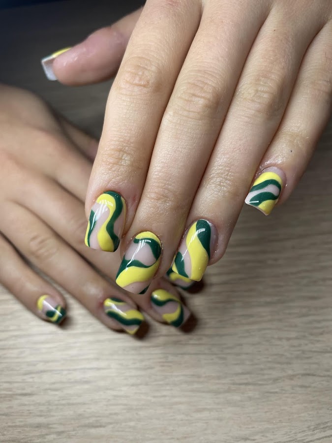 Formatrice et Prothesiste ongulaire Good Nails Vibes
