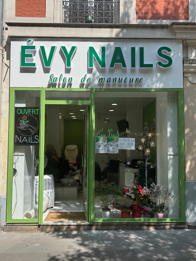 Evy Nails