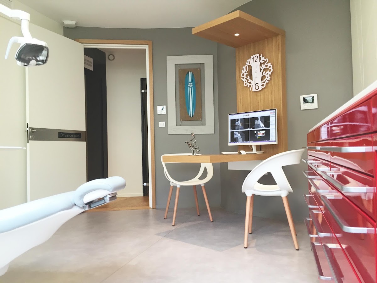 Dentiste - Dr Adrien Vandenplas - Dentiste Toulouse