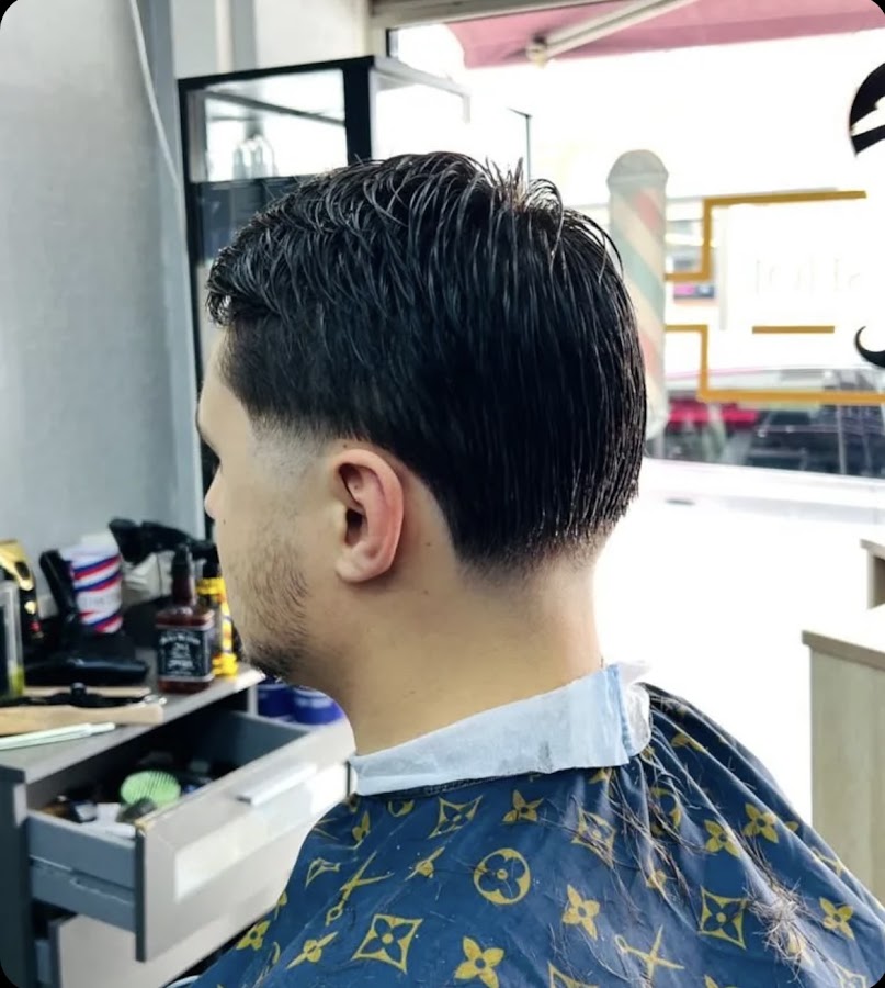  ️ Élégant barber
