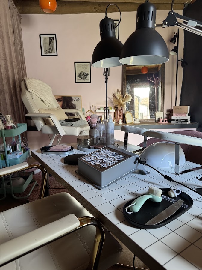 LE BOUDOIR DES COQUETTES | MANUCURE & PÉDICURE RUSSE | ONGLES NATURELS | SANCERRE