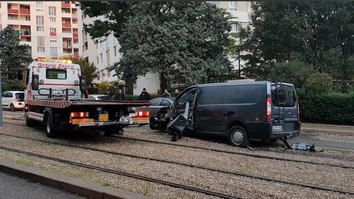 Dépannage Auto Lyon - Autos Motos pneus à domicile 24h/24