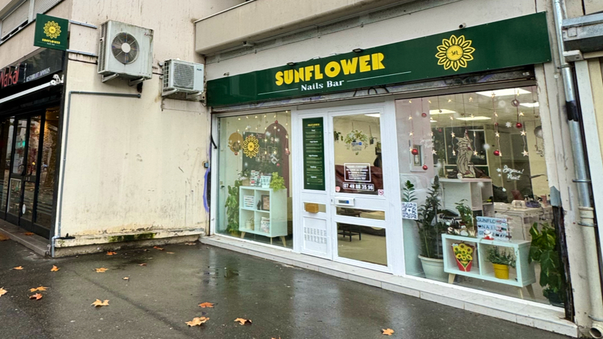 Sunflower Nails Bar