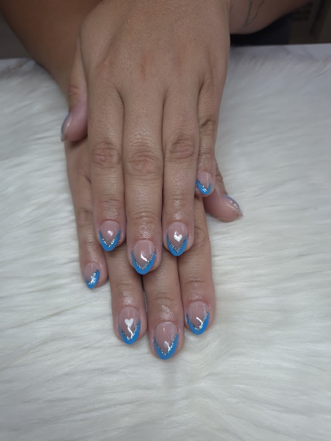 Aux ongles de Célia