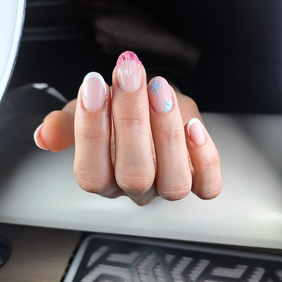 Manoria Nails