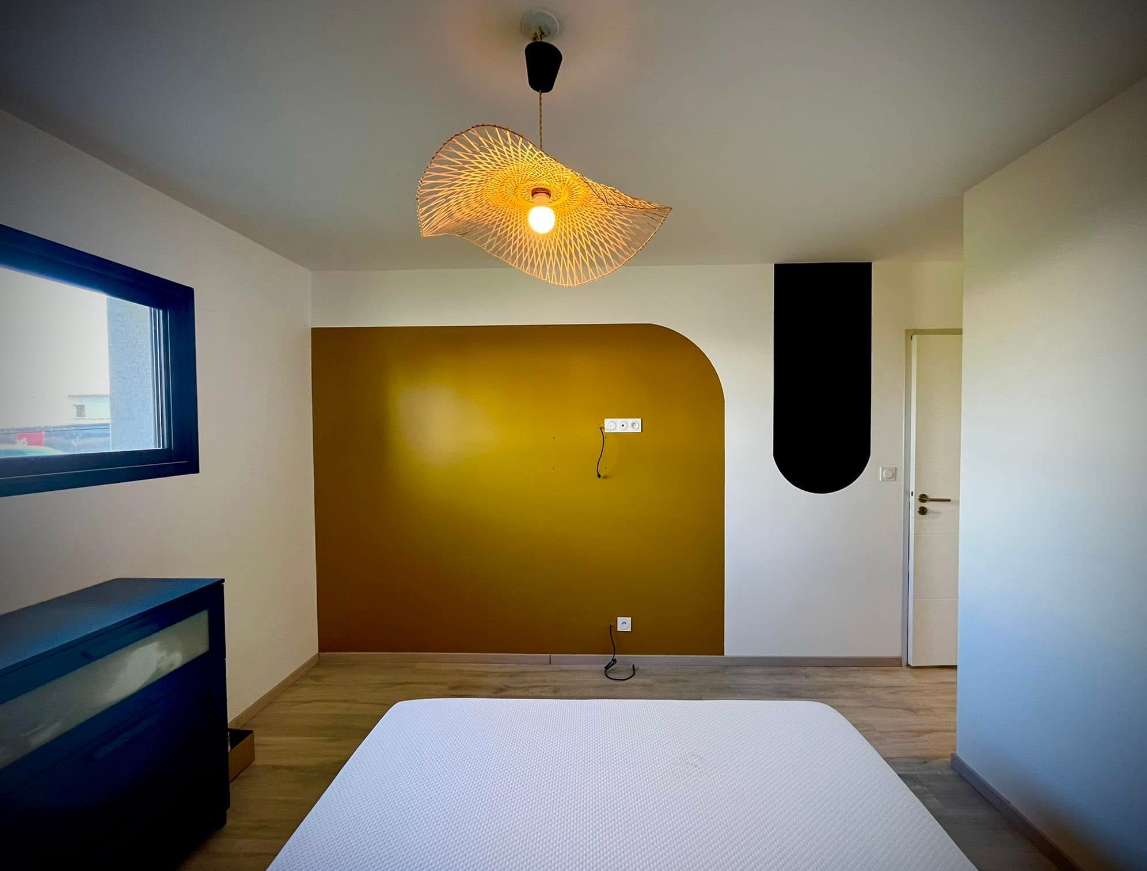 GUY DECORATION