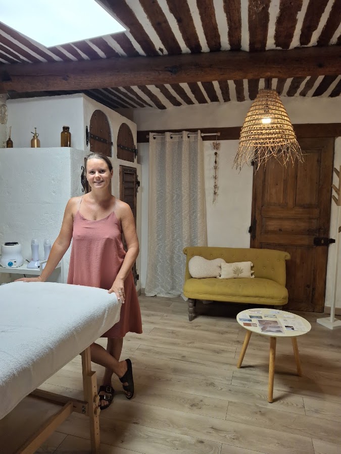 Amélie Hage, praticienne bien être, massage drainage lymphatique, massage femme enceinte et massage bébé
