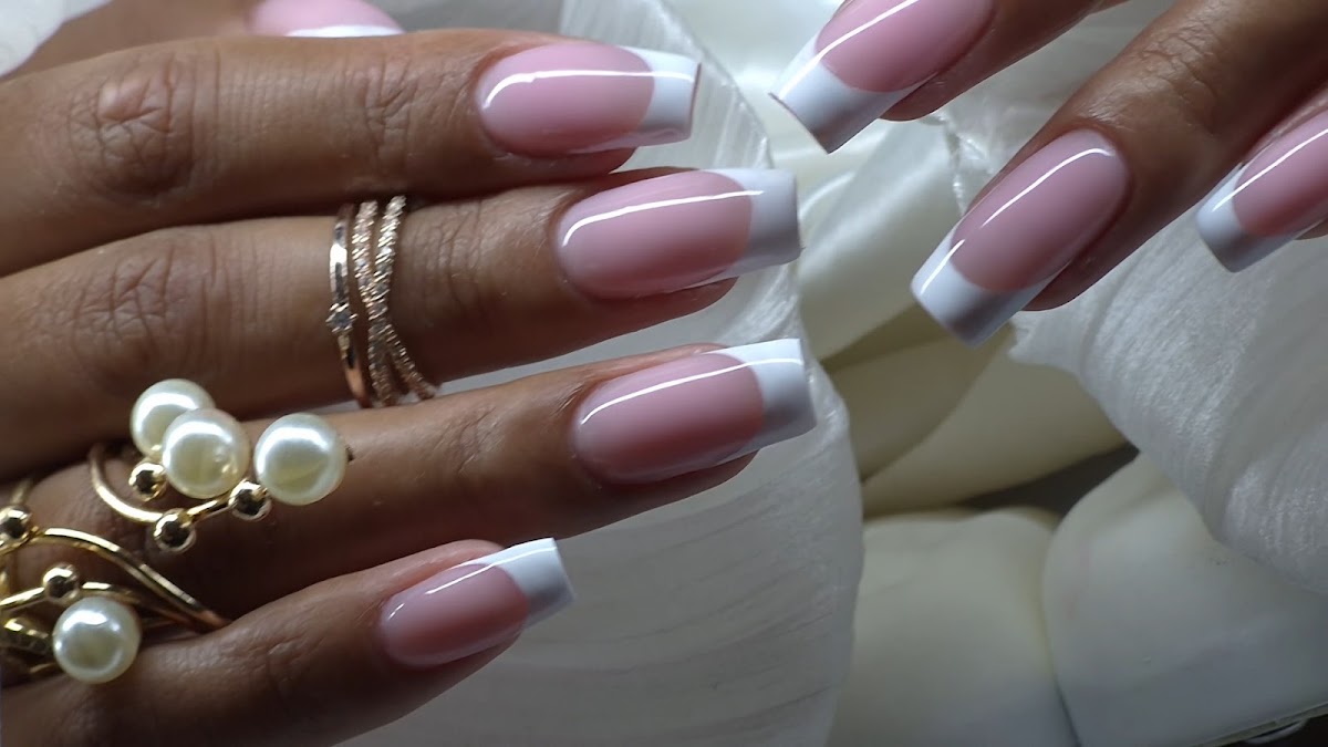 Divin’Ongles – Prothésiste ongulaire & Cils – Villefranche-de-Rouergue